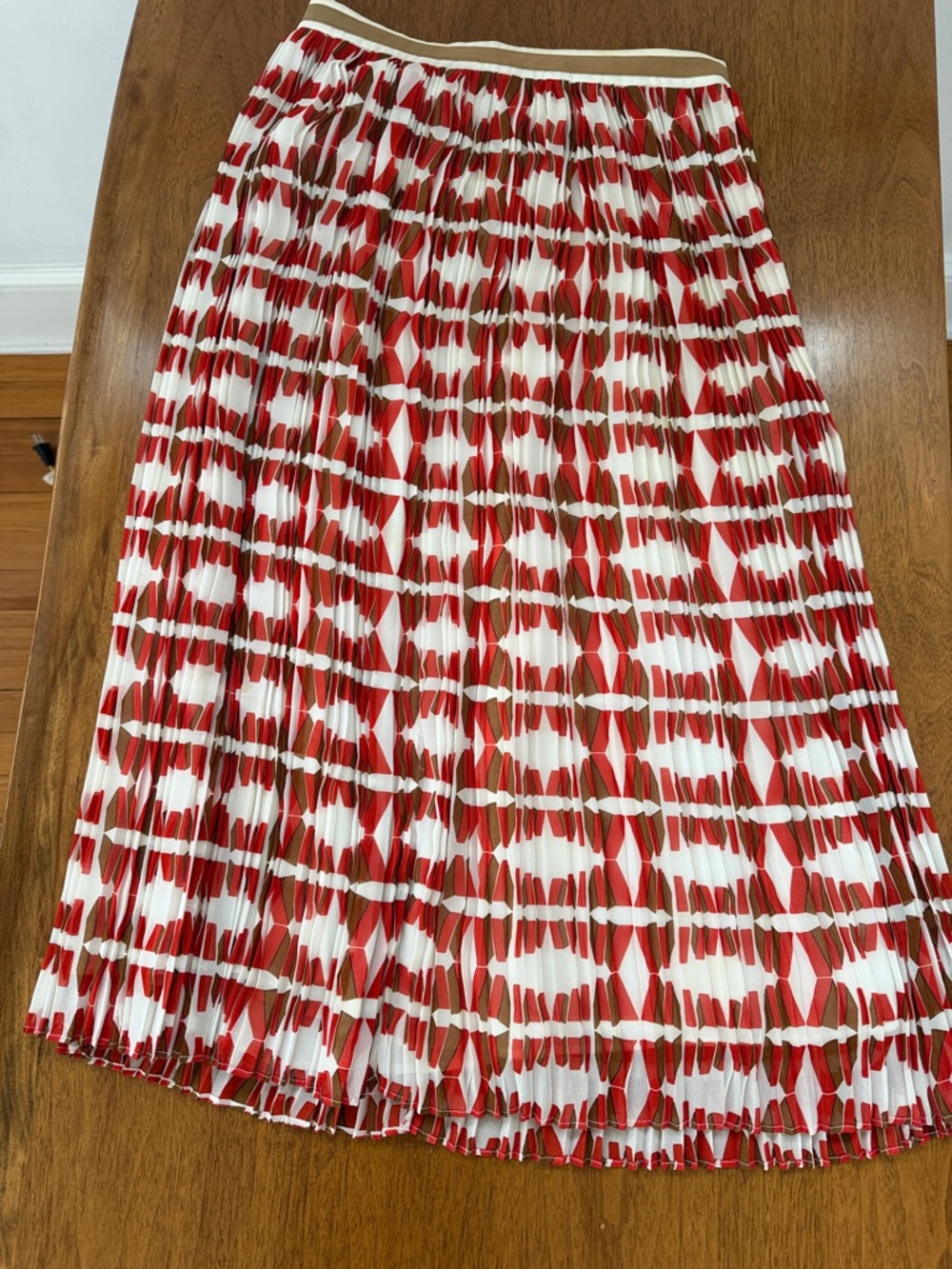 Massimo Dutti Red and White Pleated Midi Skirt with Geometric Print